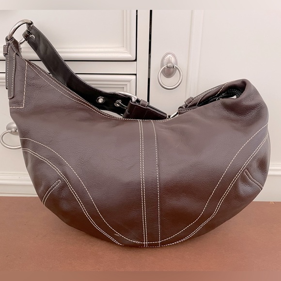 Coach EUC zipper top u moon shape shoulder handbag in chocolate brown - Picture 2 of 12